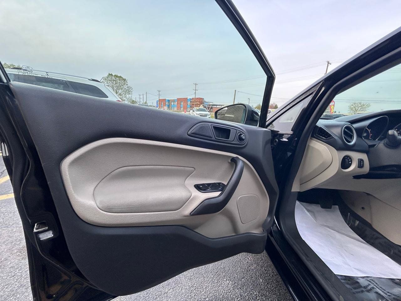 Used 2017 Ford Fiesta SE FWD image 12