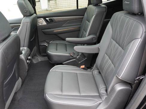 Used 2025 Buick Enclave Avenir AWD/4WD image 17
