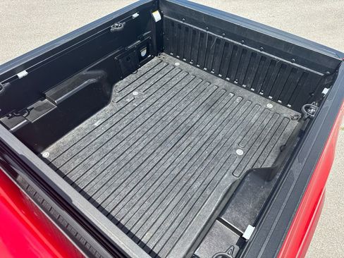 Used 2019 Toyota Tacoma TRD Sport AWD/4WD image 10