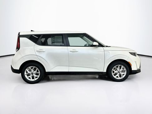 Used 2025 Kia Soul LX w/ LX Technology Package FWD image 10