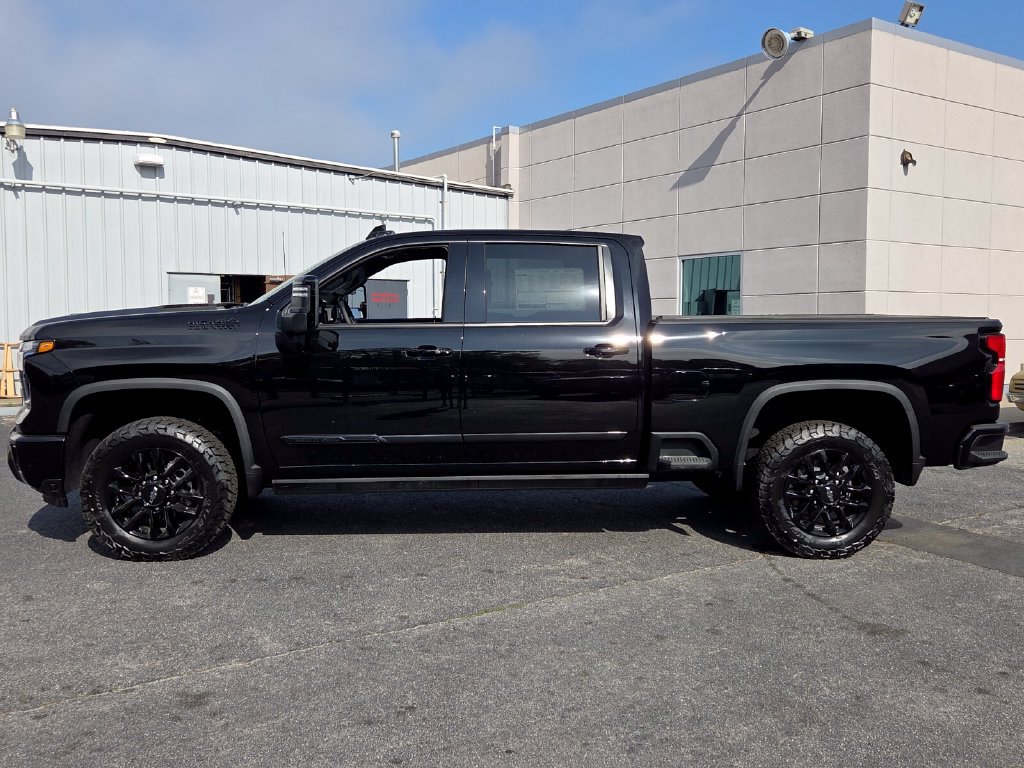New 2026 Chevrolet Silverado 2500 High Country w/ Midnight Edition AWD/4WD image 2