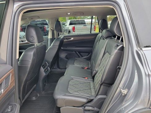 Used 2024 Volkswagen Atlas SEL Premium R-Line image 27