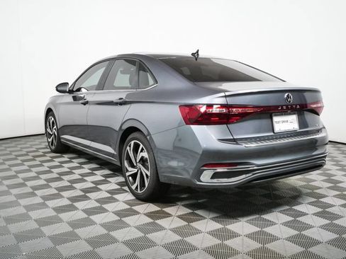 Used 2025 Volkswagen Jetta SEL FWD image 37