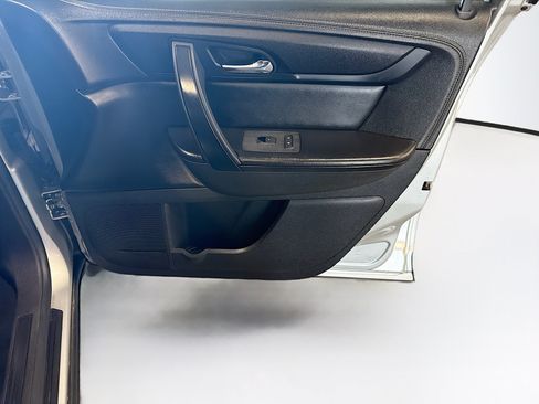 Used 2015 GMC Acadia SLE FWD image 30