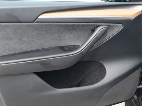 Used 2023 Tesla Model Y Long Range AWD/4WD image 13