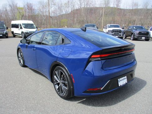 Used 2024 Toyota Prius XLE AWD/4WD image 7