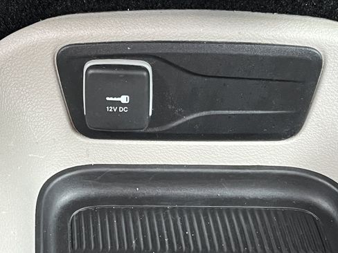 Used 2023 Chrysler Pacifica Touring-L FWD image 22