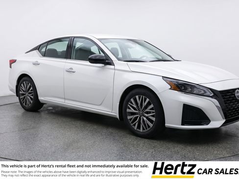 Used 2025 Nissan Altima 2.5 SV image 1