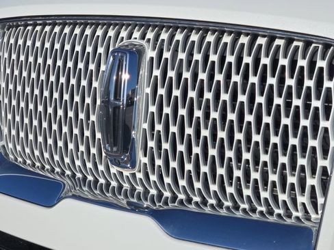 Used 2023 Lincoln Navigator L Reserve image 7