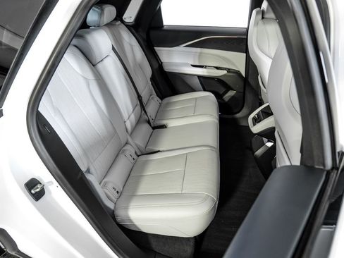 Used 2024 Cadillac Lyriq Luxury RWD image 38