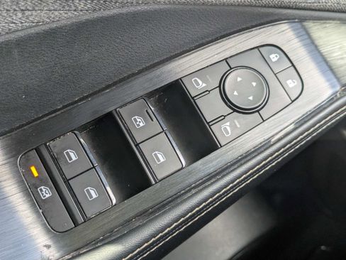 Used 2023 Nissan Rogue SV FWD image 14