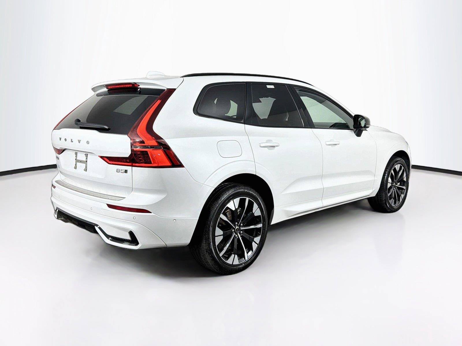 Used 2026 Volvo XC60 B5 Plus AWD/4WD image 11