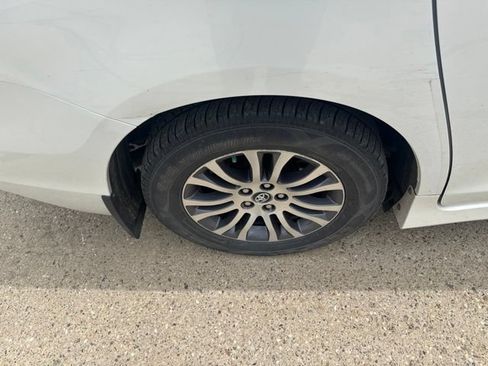Used 2018 Toyota Sienna XLE Premium FWD image 20