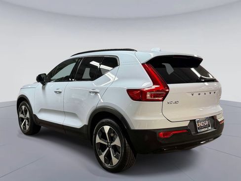Used 2025 Volvo XC40 B5 Plus AWD/4WD image 12