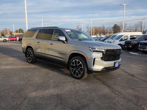 Used 2023 Chevrolet Suburban RST w/ Luxury Package image 17