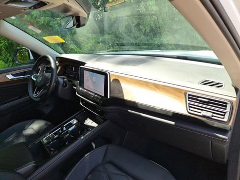 Used 2025 Volkswagen Atlas SE AWD/4WD image 10