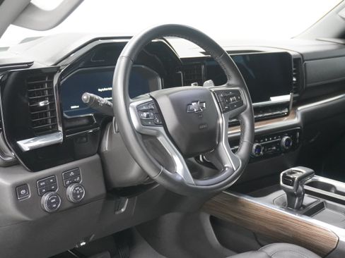 Used 2024 Chevrolet Silverado 1500 LT Trail Boss w/ Convenience Package II AWD/4WD image 11