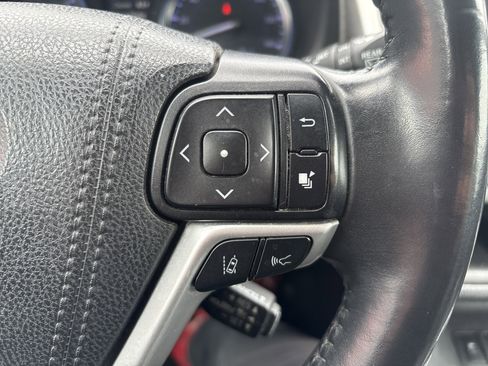Used 2019 Toyota Highlander SE AWD/4WD image 5