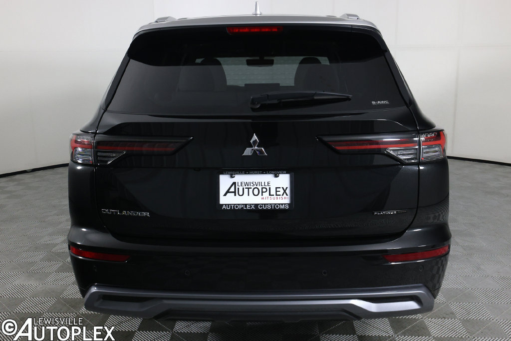 Used 2025 Mitsubishi Outlander AWD image 6