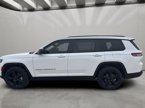 Used 2024 Jeep Grand Cherokee L Limited w/ Black Appearance Package image 2