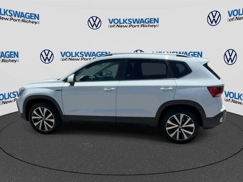 Used 2023 Volkswagen Taos SE FWD image 5