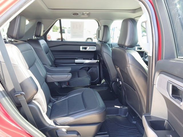 Used 2023 Ford Explorer Limited w/ Equipment Group 301A AWD/4WD image 15