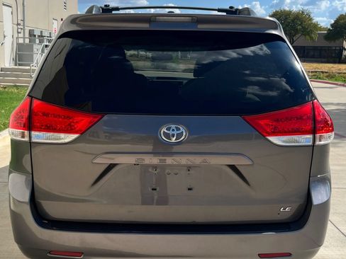 Used 2011 Toyota Sienna LE FWD image 9