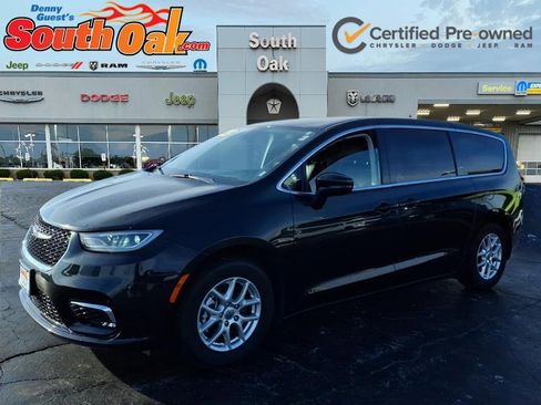 Certified 2023 Chrysler Pacifica Touring-L image 4