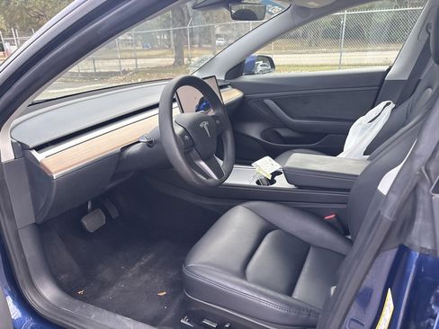 Used 2023 Tesla Model 3 Standard Range image 9