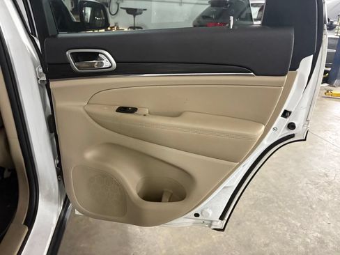 Used 2019 Jeep Grand Cherokee Limited AWD/4WD image 15