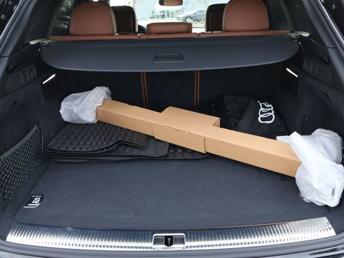 Used 2023 Audi Q5 e Premium Plus w/ Premium Plus Package image 16