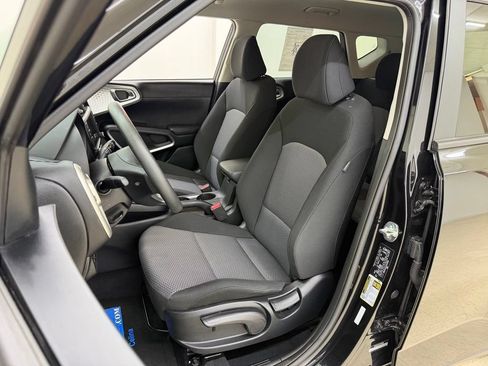 Used 2025 Kia Soul LX FWD image 19