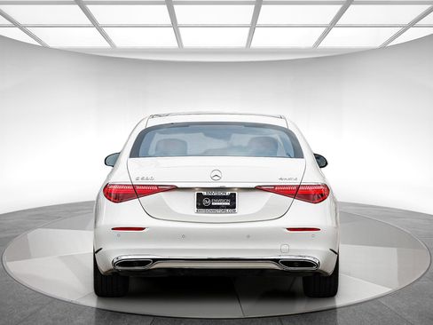 Used 2023 Mercedes-Benz S 580 4MATIC Sedan image 3