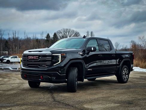 Used 2024 GMC Sierra 1500 AT4 w/ Technology Package image 8