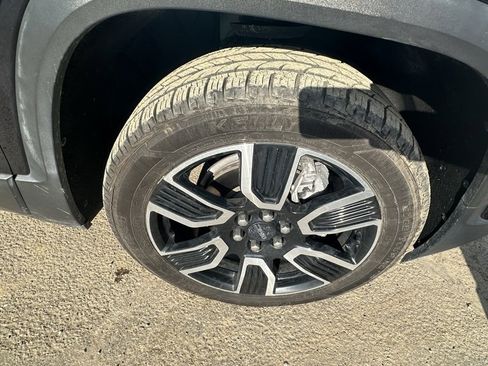 Used 2021 GMC Acadia SLT w/ Elevation Edition image 20