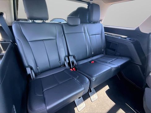Used 2024 Ford Expedition XLT RWD image 19