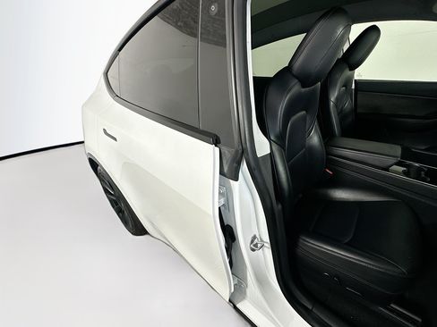 Used 2021 Tesla Model Y 2WD image 27