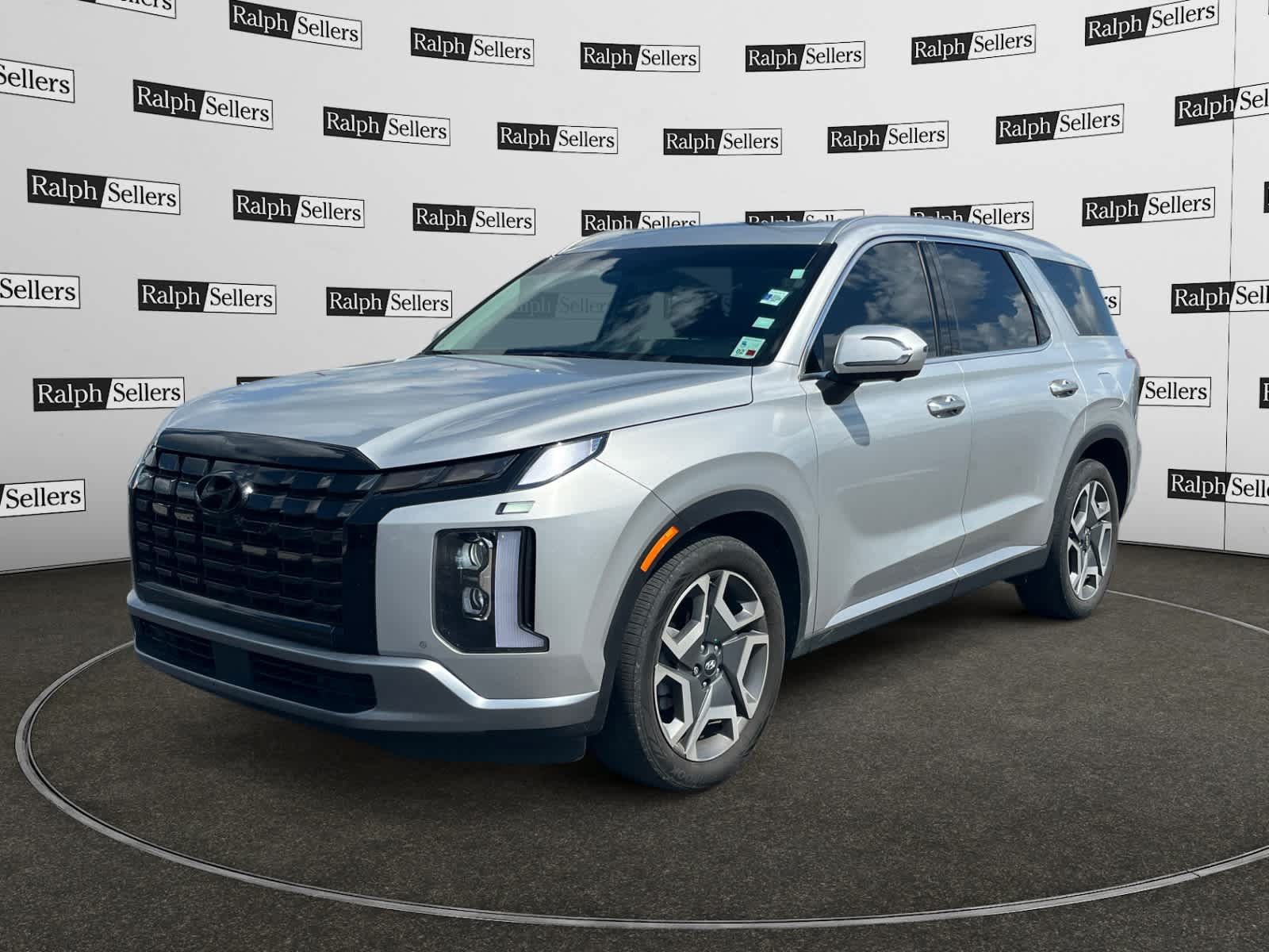 Used 2024 Hyundai Palisade SEL w/ Premium Package FWD image 2