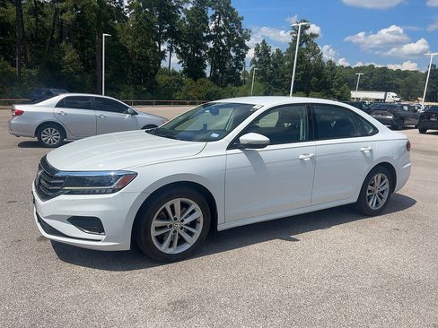 Used 2021 Volkswagen Passat 2.0T S FWD image 4