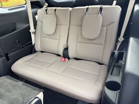 Used 2020 Ford Explorer XLT w/ Equipment Group 202A image 21