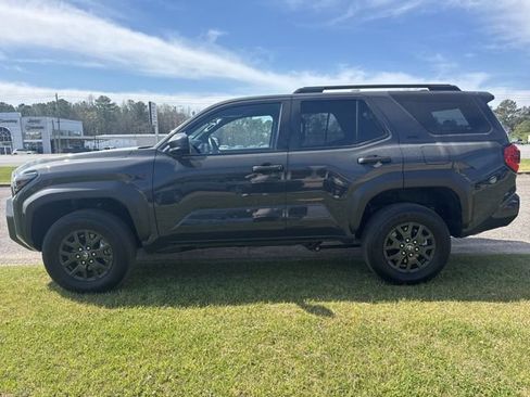 Used 2025 Toyota 4Runner SR5 AWD/4WD image 5