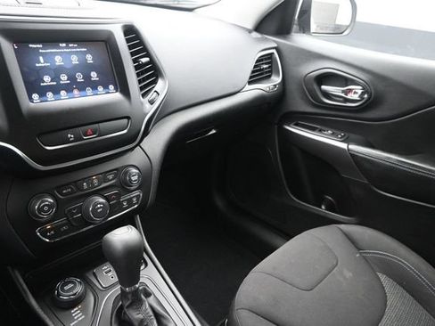 Used 2020 Jeep Cherokee Latitude AWD/4WD image 27