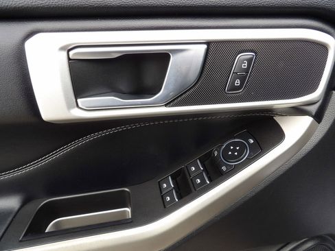 Used 2022 Ford Explorer XLT w/ Equipment Group 202A image 15