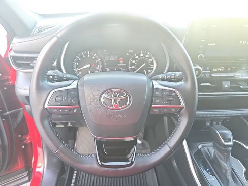 Used 2021 Toyota Highlander XSE FWD image 18