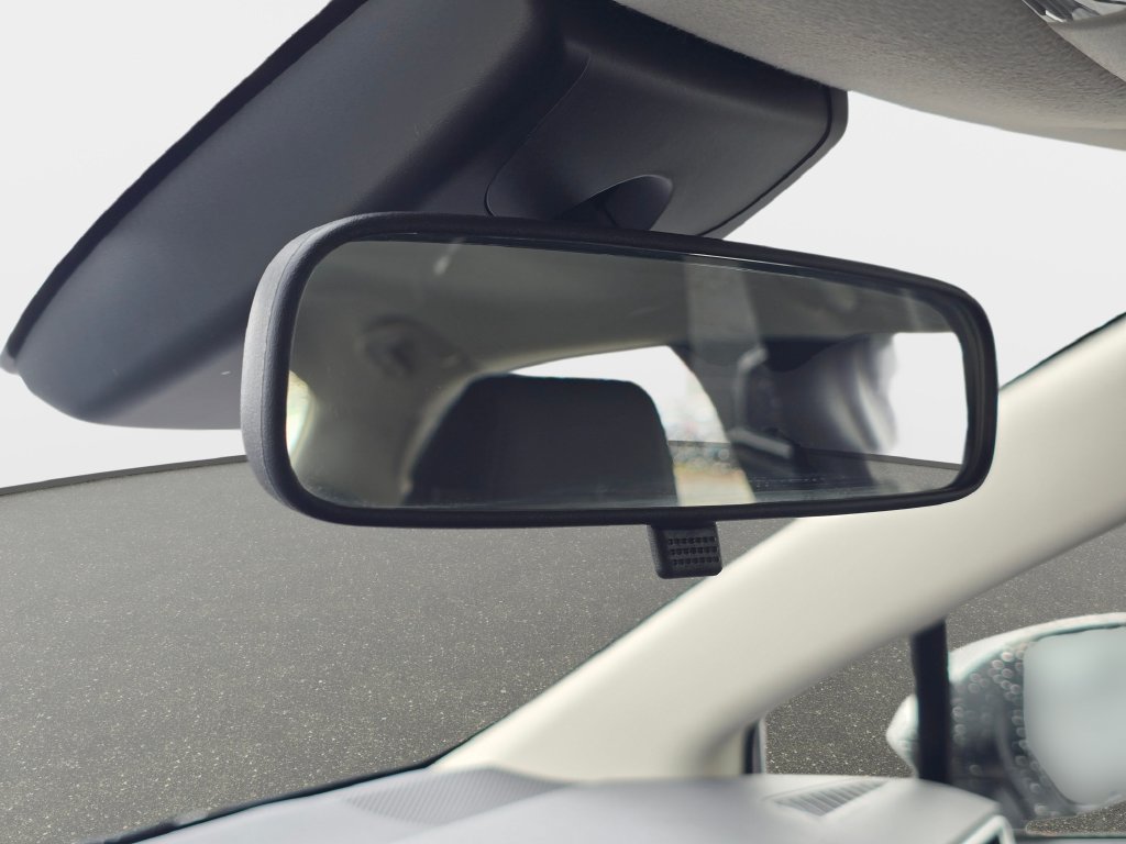 Used 2021 Toyota Corolla LE w/ Carpet Mat Package (TMS) FWD image 26