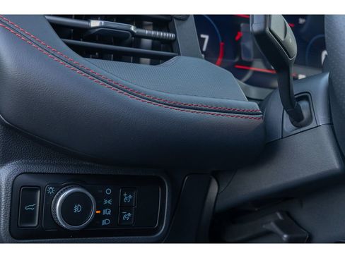 Used 2025 Ford Explorer ST-Line w/ ST-Line Street Pack image 21