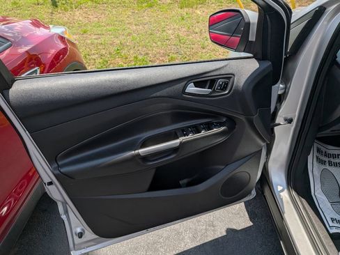 Used 2017 Ford Escape Titanium FWD image 16