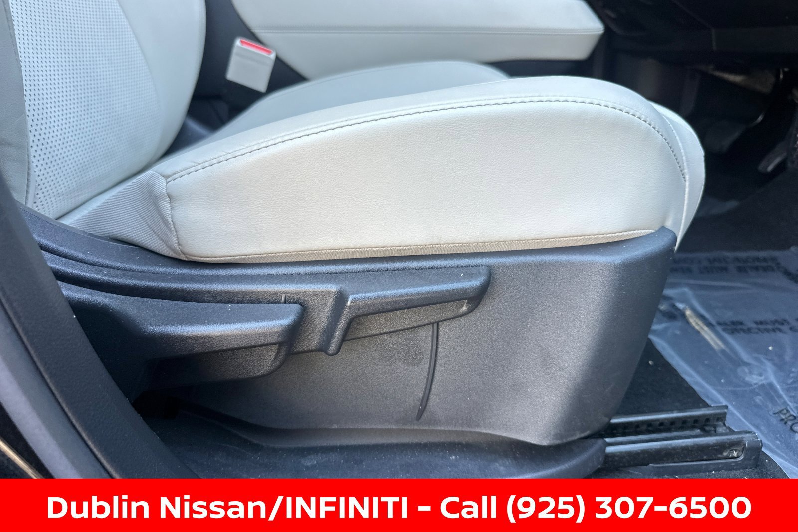 Certified 2023 Nissan Ariya FWD image 23
