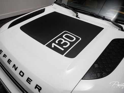 Used 2024 Land Rover Defender 130 X-Dynamic SE image 6