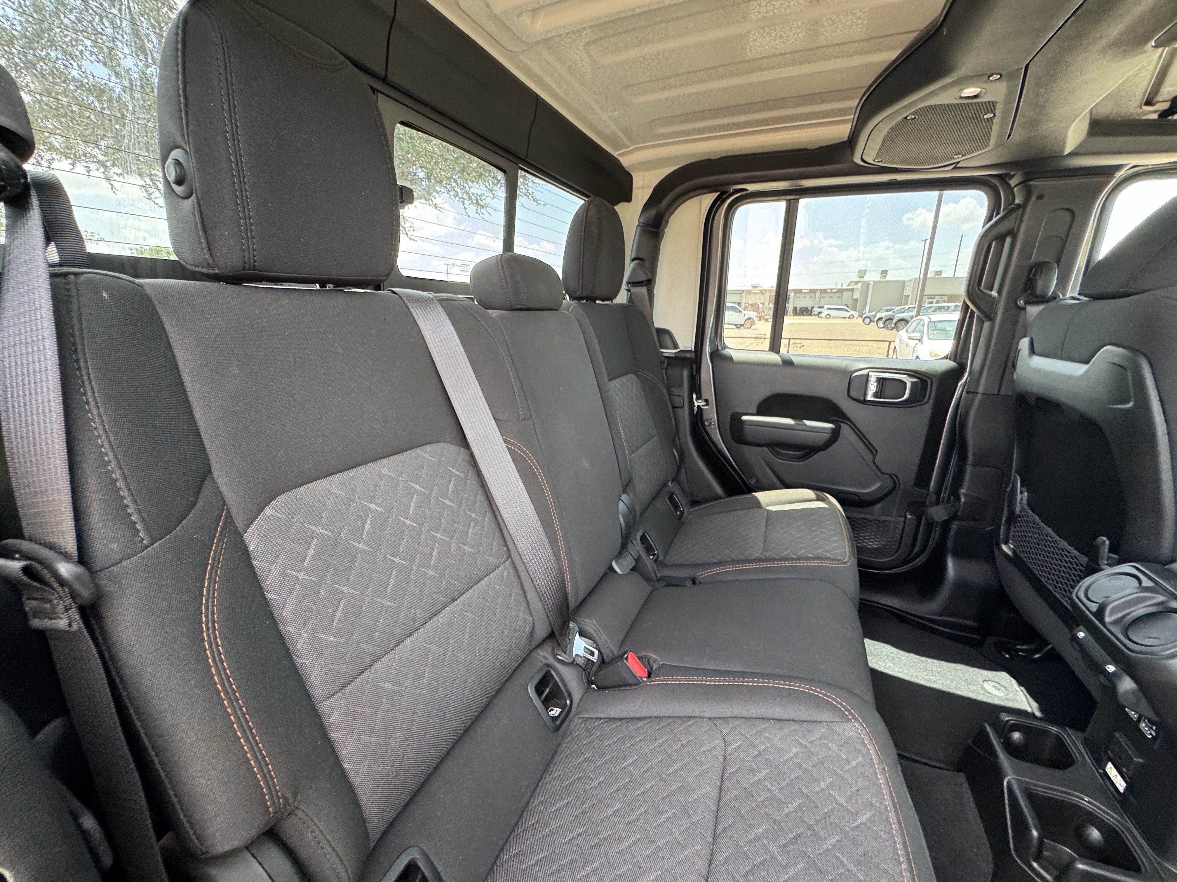 Used 2025 Jeep Gladiator Mojave AWD/4WD image 32